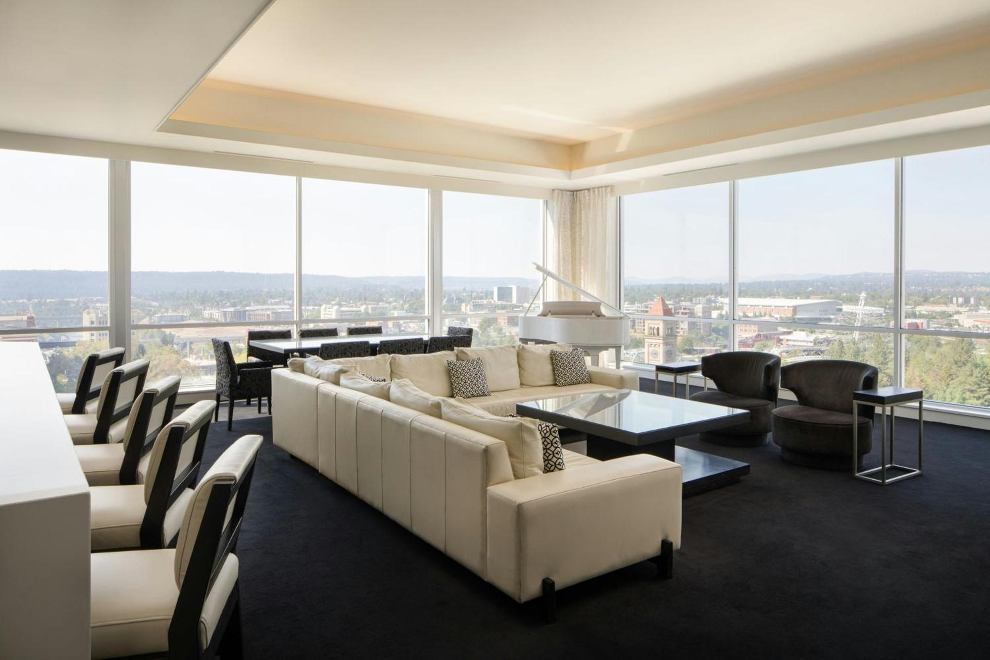 The Davenport Grand, Autograph Collection 4*